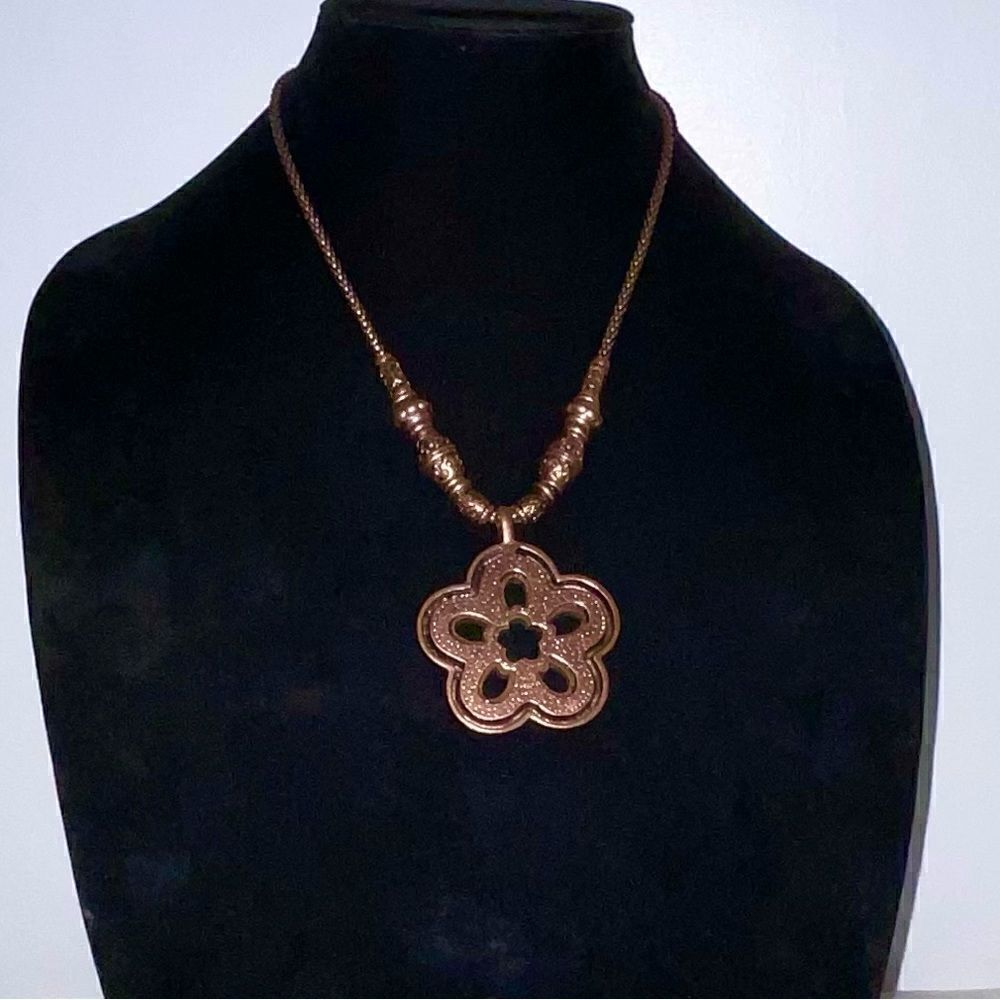 Beautiful Copper & Wood Flower Power Necklace Reversible - Picture 6 of 10